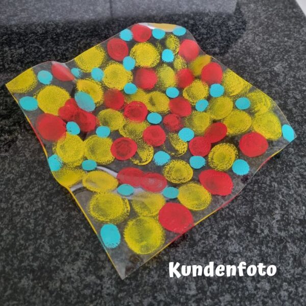 Mit diesem Einfachschenken DIY Bastelset "Schalen aus Acrylglas" bastelst du mit deinen Kindern tolle Geschenke für Weihnachten, den Geburtstag oder Ostern.