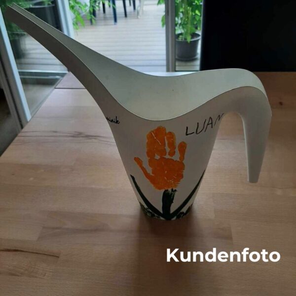 Kundenfoto Einfachschenken Bastelset Giesskanne mit Kindern bemalen