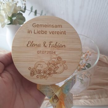 Entdecke unser Vorratsglas "Kirschblüten" – das perfekte personalisierte Hochzeitsgeschenk, um Liebe und Zuneigung auszudrücken. Ideal für Geldgeschenke.