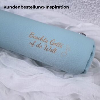 Inspiration einer Kundenbestellung: personalisiertes Federmäppchen mit Gravur „Bestes Gotti uf de Welt“ Geschenkidee Geschenk mit Gravur