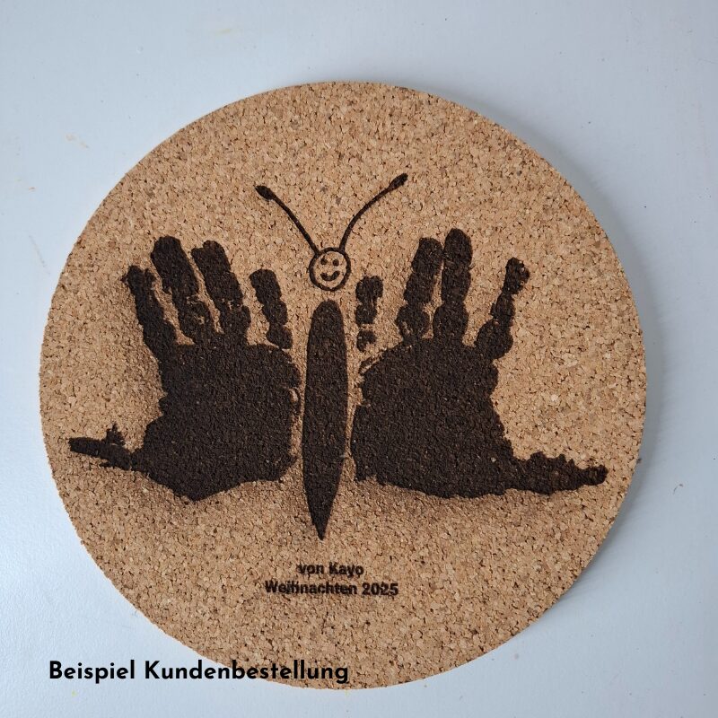 Korkuntersetzer mit Gravur Pfannenuntersetzer Geschenkidee für Gotti mit Handabdruck Schmetterling