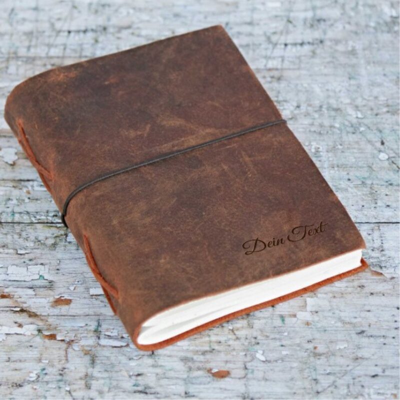 Büffelleder-Notizbuch, ein nützliches Geschenk für Männern die schon alles haben, kreativ sind oder gerne reisen. Hochwertig, handgemacht und stilvoll.