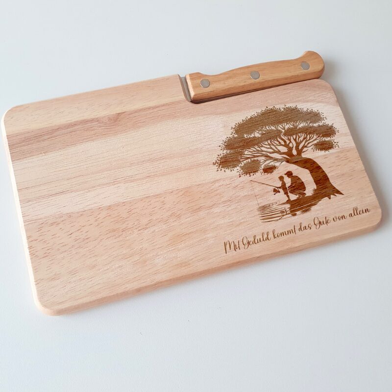 Entdecke das ideale Geschenk für Jäger und Angler - unser personalisiertes Schneidebrett eignet sich perfekt als nützliches, praktisches Geschenk für Männer