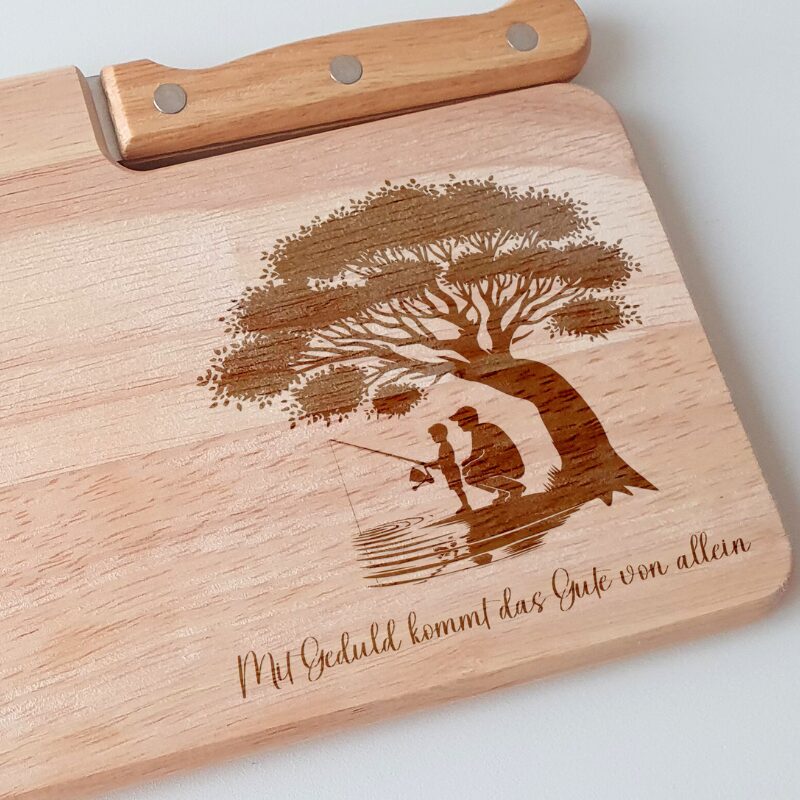 Entdecke das ideale Geschenk für Jäger und Angler - unser personalisiertes Schneidebrett eignet sich perfekt als nützliches, praktisches Geschenk für Männer
