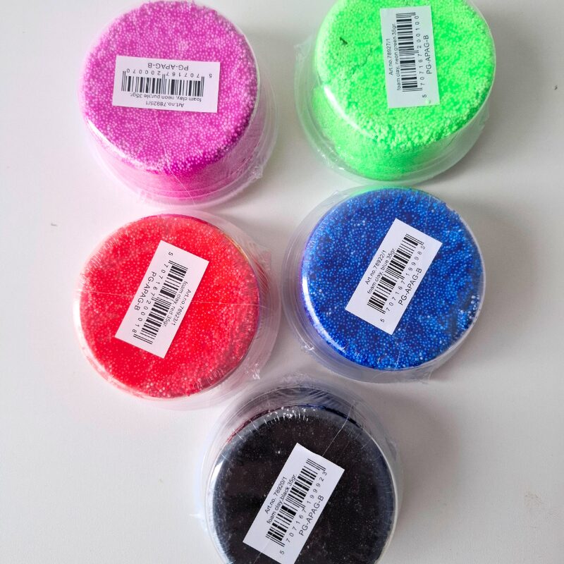 Bastel dein eigenes Geschenk mit unserem DIY Klebebandroller Set! Ideal für kreative Stunden mit der Familie zu jedem Anlass wie Weihnachten oder Geburtstage.