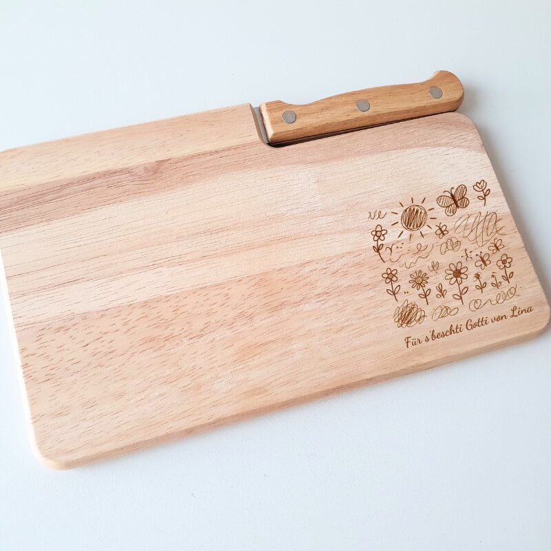 Persönliches Schneidebrett mit Kinderzeichnung und integriertem Messer. Ein einzigartiges Geschenk für Oma, Opa, Gotti & Götti zu Weihnachten