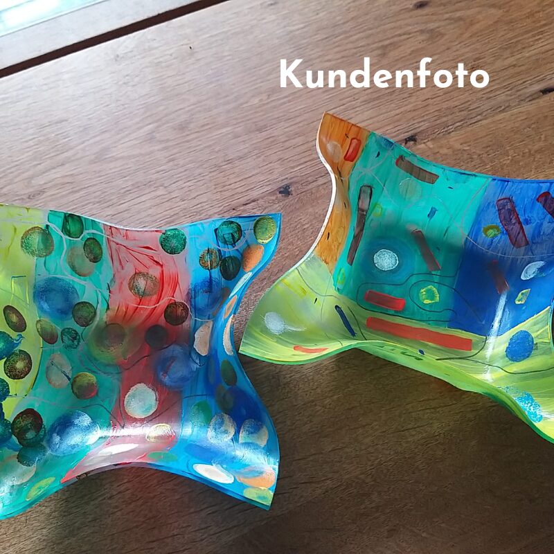 Mit diesem Einfachschenken DIY Bastelset "Schalen aus Acrylglas" bastelst du mit deinen Kindern tolle Geschenke für Weihnachten, den Geburtstag oder Ostern.