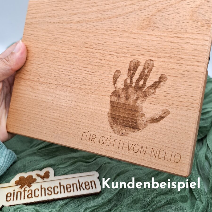 Verewige Hand- oder Fussabdrücke auf einem personalisierten Schneidebrett aus Buchenholz. Perfektes Geschenk für Eltern, Grosseltern oder Paten Geschenk