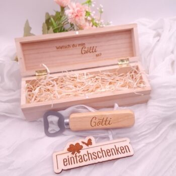 Geschenkbox zur Götti Frage: Persönliches Geschenk gravierte Holzbox mit Flaschenöffner & Wunschtext. Ideal zur Schwangerschaft, Taufe oder Firmung.