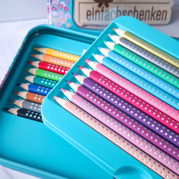 Personalisierte Sparkle Buntstifte Geschenkset – mit Namen graviert, 20 Farben & Spitzer. Praktisches, nützliches Geschenk für kreative Kinder.