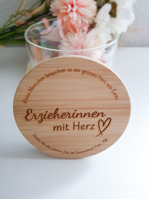 Personalisiertes Vorratsglas mit Gravur – das perfekte Geschenk ErzieherInnen, Kita-Mitarbeiterinnen, Spielgruppenleiterinnen oder Lehrerinnen. Vielseitig nutzbar und individuell gestaltbar, personalisierbar.