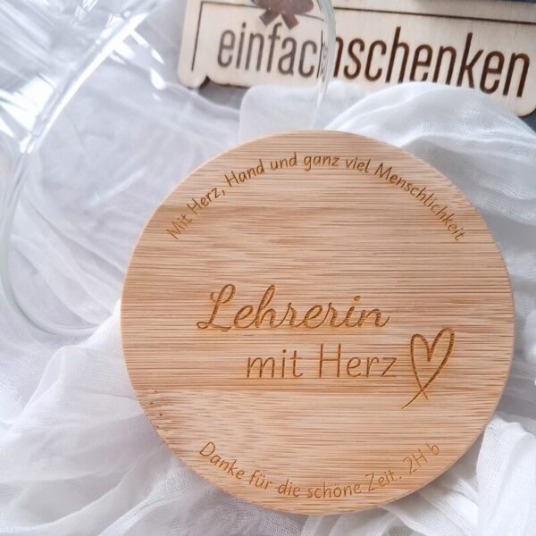 Personalisiertes Vorratsglas mit Gravur – das perfekte Geschenk ErzieherInnen, Kita-Mitarbeiterinnen, Spielgruppenleiterinnen oder Lehrerinnen. Vielseitig nutzbar und individuell gestaltbar, personalisierbar.