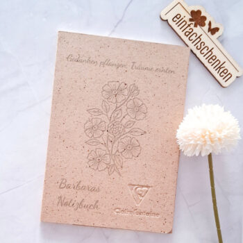Personalisiertes Notizbuch für Frauen mit Gravur & Blumen – Geschenkidee für Frauen, die schreiben, träumen und wachsen. Mit Name & Wunschtext.