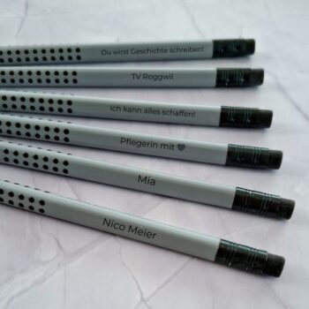 Hochwertige personalisierte Faber-Castell Bleistifte mit Name oder Wunschtext graviert – ideal für Schule, Einschulung, Geschenk. Nachhaltig & individuell.