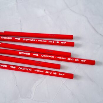 Geschenkidee: 6er Set rote Caran d’Ache Bleistifte, personalisiert mit Name oder Wunschtext