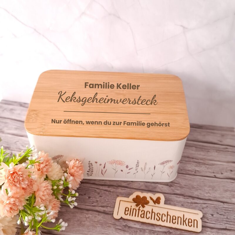 Witziges Keksgeheimversteck personalisiert mit Familiennamen. Lustiges Familiengeschenk mit Gravur – praktisch, dekorativ & ein echter Hingucker