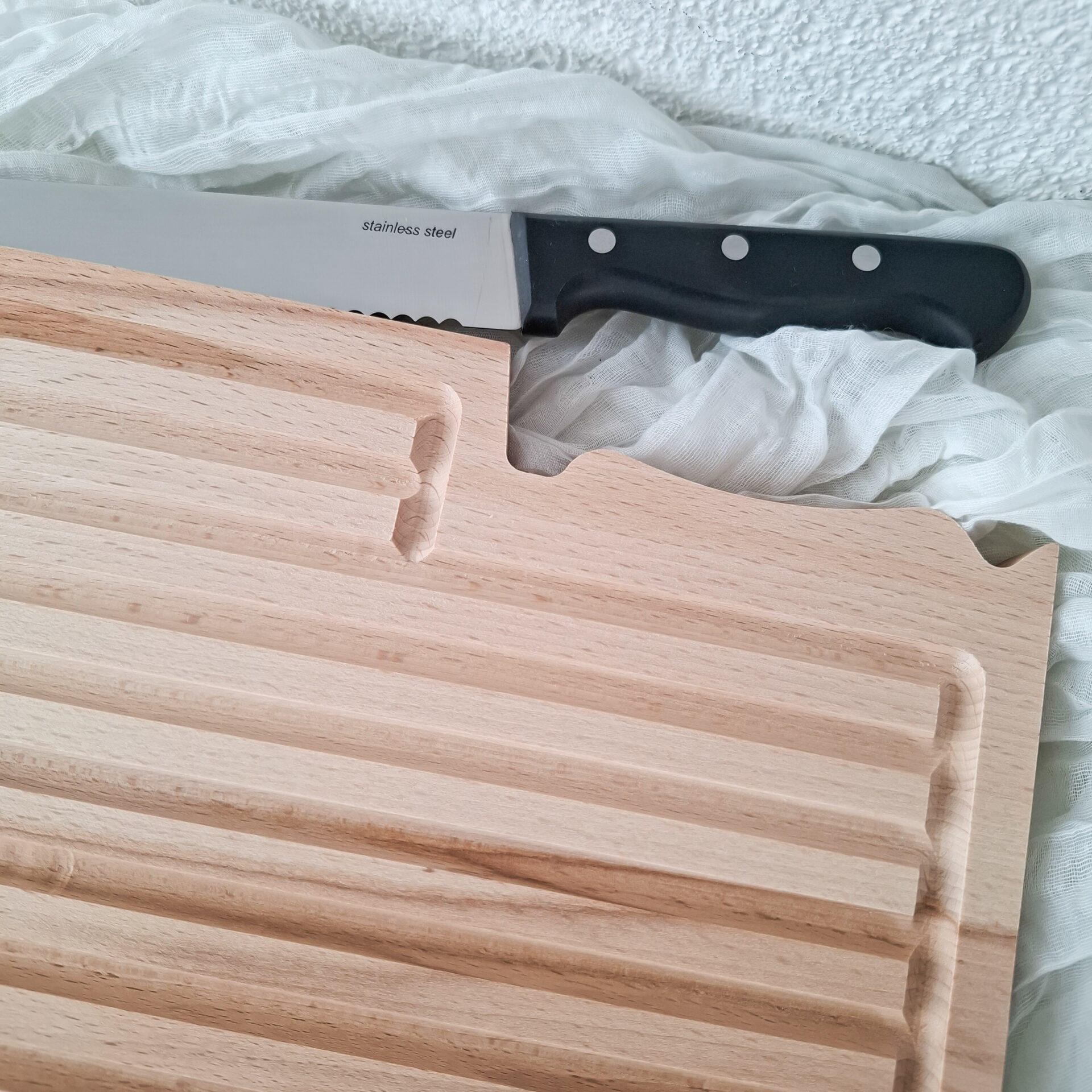 Personalisiertes Brotbrett aus FSC Buchenholz mit Messer und Gravur Wunschtext – hochwertiges Geschenk zum Einzug, Weihnachten oder Geburtstag