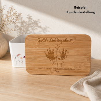 Personalisierte Keksdose für den Götti mit graviertem Bambusdeckel, Handabdrücken und persönlichem Text.