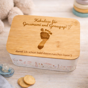 Personalisierte Keksdose mit Bambusdeckel, graviert mit Baby-Fussabdruck und Wunschtext, liebevolle Geschenkidee für Grosseltern, Gotti, Mama