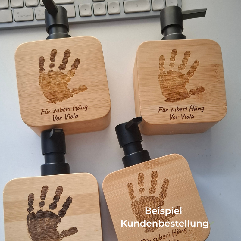 Personalisierter Bambus Seifenspender mit graviertem Kinderhandabdruck und Namen – Geschenk für Gotti, Götti, Oma, Opa