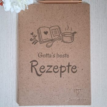 Personalisiertes Rezeptbuch im A4-Format aus nachhaltigem Kakaopapier mit Gravur „Gottas beste Rezepte“, liebevolles Geschenk für Gotte, Oma oder Freundin