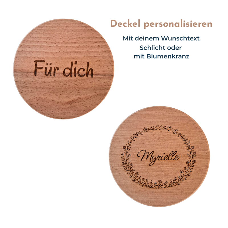 Personalisierter Holzdeckel mit Gravur für Aufbewahrungsglas, wählbar mit Wunschtext oder Blumenkranz-Design.