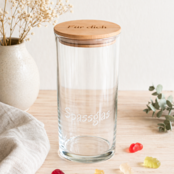 Personalisierter Glasbehälter mit Holzdeckel und Gravur „Für dich“ sowie Aufdruck „Spassglas“ als Geschenkidee zum Befüllen mit kleinen Überraschungen