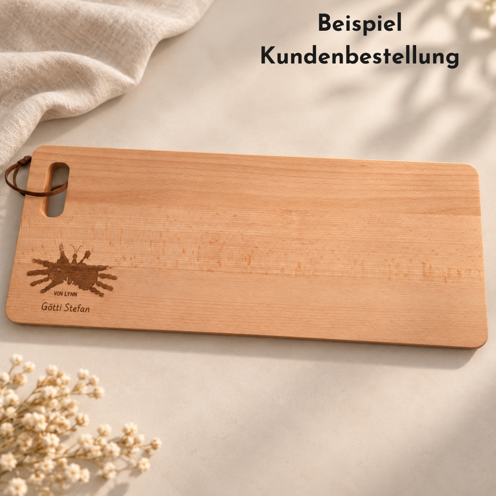 Kundenbestellung: personalisiertes Apérobrett aus Buchenholz mit Handabdruck als Geschenk zum Götti fragen